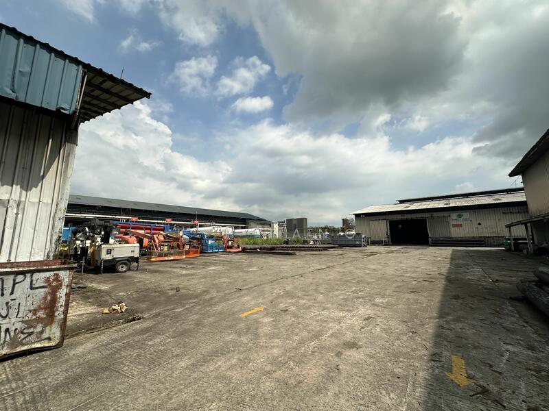 Landed warehouse cum open yard space, Jln Buroh, 35000 sqft, Factory