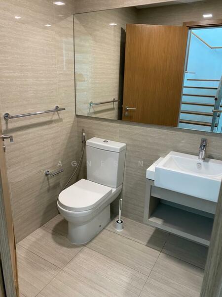 NEWest, 3 West Coast Drive, 4 Bedrooms, 2,863 sqft, Apartment For Rent, by Agnes Ng, 24995647 - Bathroom at Second storey  - PropertyGuru.com.sg