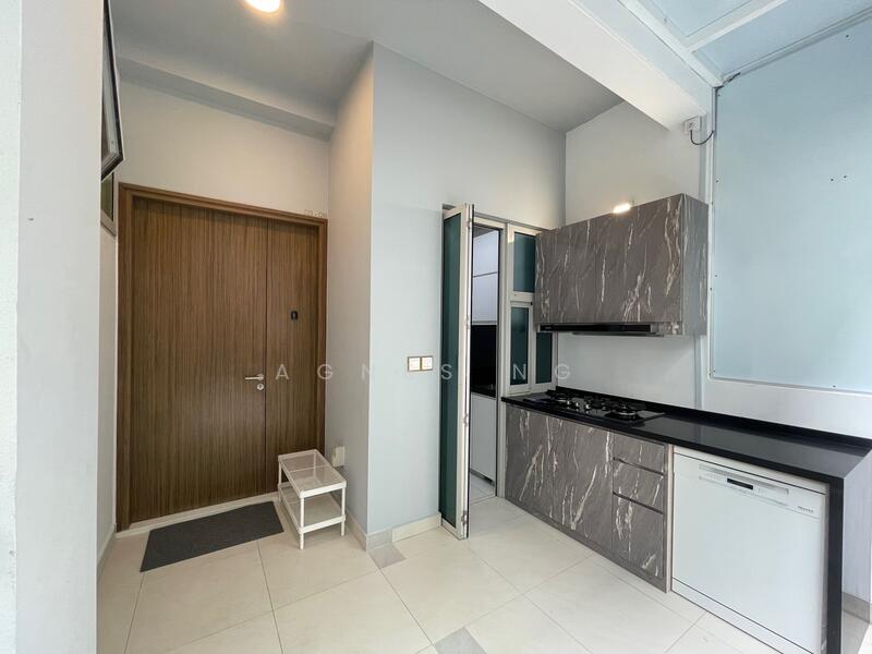 NEWest, 3 West Coast Drive, 4 Bedrooms, 2,863 sqft, Apartment For Rent, by Agnes Ng, 24995647 - Wet Kitchen with Gas Cooker and Dishwasher - PropertyGuru.com.sg
