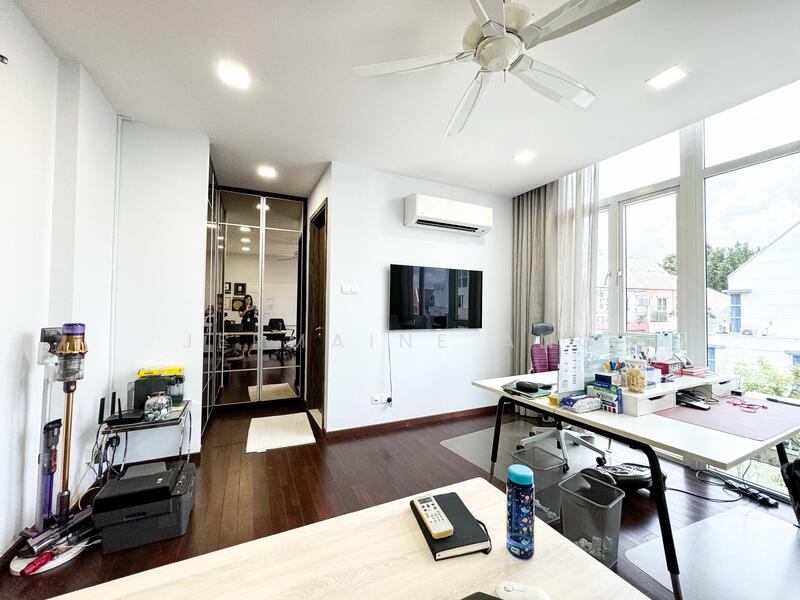 Wak Hassan Drive 3.5 Storey and Basement Landed Inter Terrace House, Wak Hassan Drive, Sembawang Road, Andrews Terrace, 5 Bedrooms, 5,715 sqft, Terraced House For Sale, by Jermaine Ang, 24997273 - PropertyGuru.com.sg