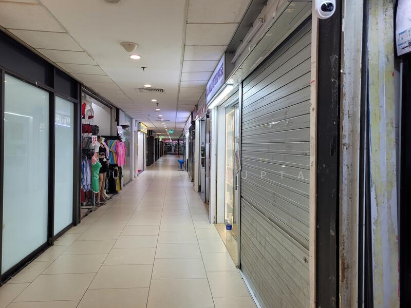 Lucky Plaza, 304 Orchard Road, Orchard / River Valley, 388 sqft, Mall Shop For Sale, by Sunita Gupta, 25000537 - CommercialGuru.com.sg
