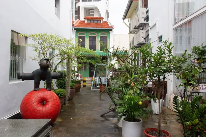 Shophouse at Spottiswoode Park. Suits Residence or Home Office, Spottiswoode Park, 2 Bedrooms, 2,100 sqft, Conservation House For Rent, by Agnes Ng, 25000655 - PropertyGuru.com.sg