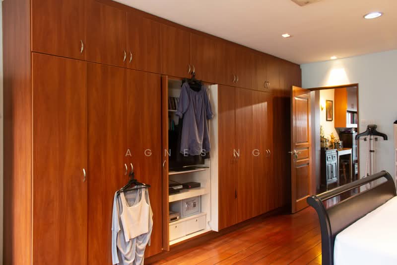 Shophouse at Spottiswoode Park. Suits Residence or Home Office, Spottiswoode Park, 2 Bedrooms, 2,100 sqft, Conservation House For Rent, by Agnes Ng, 25000655 - PropertyGuru.com.sg
