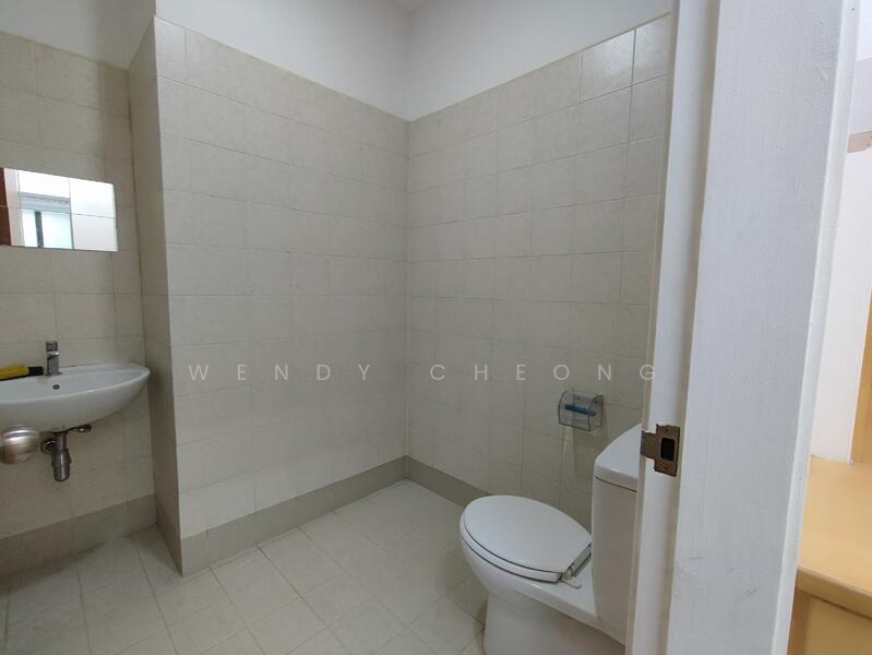 E-Centre @ Redhill, 3791 Jalan Bukit Merah, 95 sqft, Light Industrial (B1) For Rent, by Wendy Cheong, 25001297 - Attached toilet - CommercialGuru.com.sg