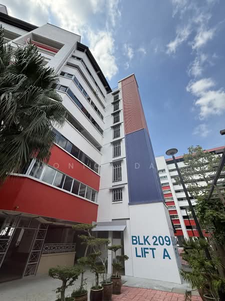 209 Tampines Street 21, 209 Tampines Street 21, 2 Bedrooms, 807 sqft, HDB Flat For Rent, by Monica Dass, 25006098 - PropertyGuru.com.sg
