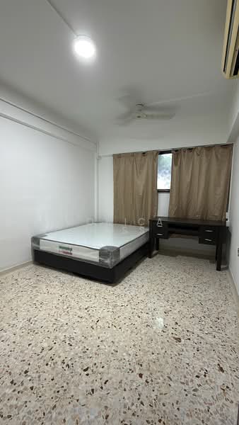 209 Tampines Street 21, 209 Tampines Street 21, 2 Bedrooms, 807 sqft, HDB Flat For Rent, by Monica Dass, 25006098 - Common room with wardrobe & computer table  - PropertyGuru.com.sg