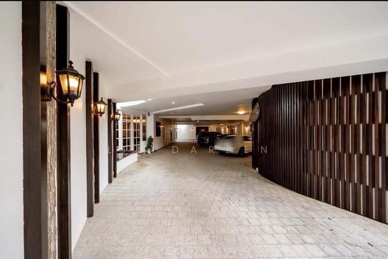 Chancery Land / Bukit Tunggal / Gentle Rd, Newton / Novena, 10+ Bedrooms, 24,755 sqft, Bungalow House For Sale, by Lim Darren, 25006415 - Entrance - PropertyGuru.com.sg