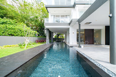 For Rent - Almost Brand New 3 Storey Plus Attic Semi-D At Lucky Heights