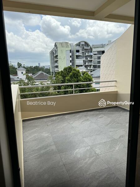 Masterbedroom big balcony