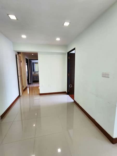 For Rent - 264E Compassvale Bow