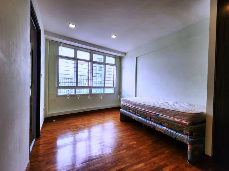 For Rent - 264E Compassvale Bow