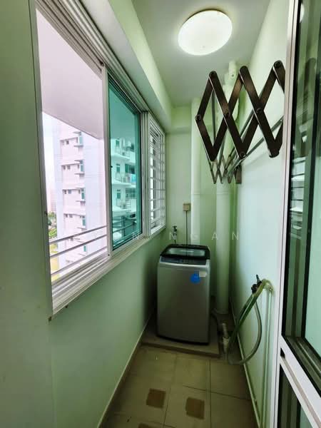 For Rent - 264E Compassvale Bow