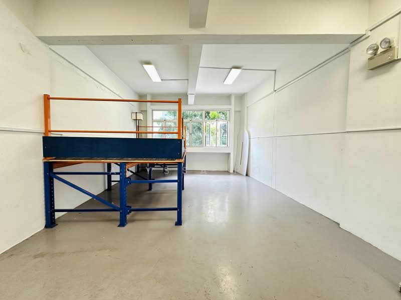 Ready industrial unit above Paya Lebar MRT, , 650 sqft, Light Industrial (B1) For Rent, by Alyssa Poh, 25018702 - CommercialGuru.com.sg