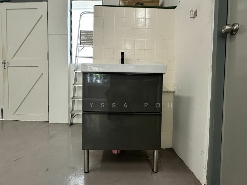 Ready industrial unit above Paya Lebar MRT, , 650 sqft, Light Industrial (B1) For Rent, by Alyssa Poh, 25018702 - CommercialGuru.com.sg