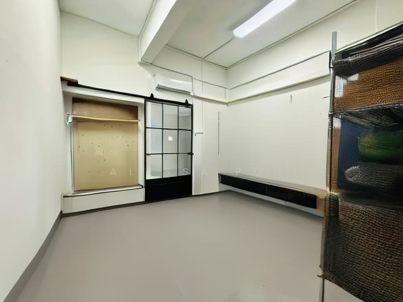 Ready industrial unit above Paya Lebar MRT, , 650 sqft, Light Industrial (B1) For Rent, by Alyssa Poh, 25018702 - CommercialGuru.com.sg