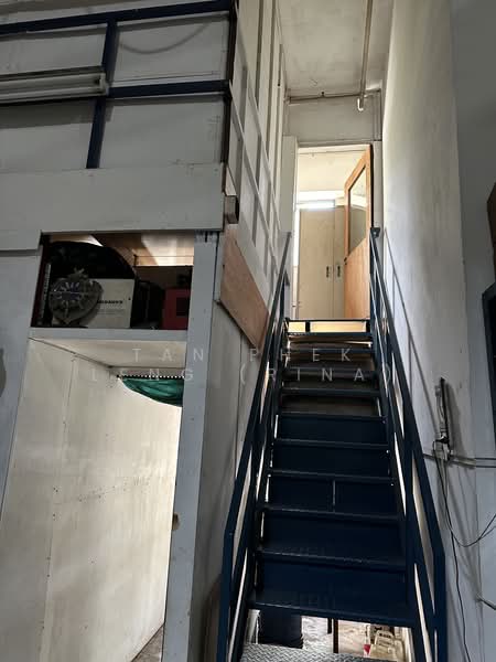 Pioneer Centre, 1 Soon Lee Street, 1,702 sqft, Factory / Workshop (B2) For Rent, by Rina Royale Tan, 25019099 - CommercialGuru.com.sg