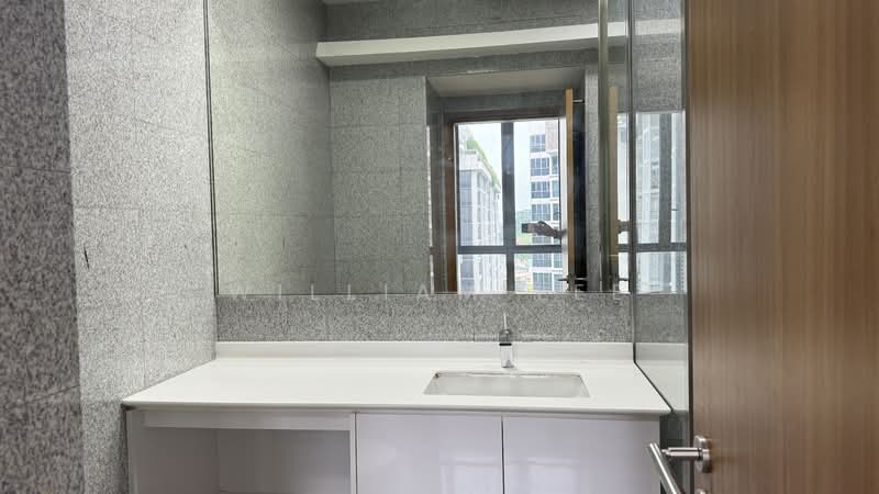 Watertown, 71 Punggol Central, 2 Bedrooms, 807 sqft, Condominium For Rent, by William Lee, 25020217 - Master Bathroom - PropertyGuru.com.sg