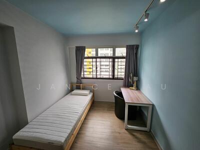 For Rent - 166B Yung Kuang Court