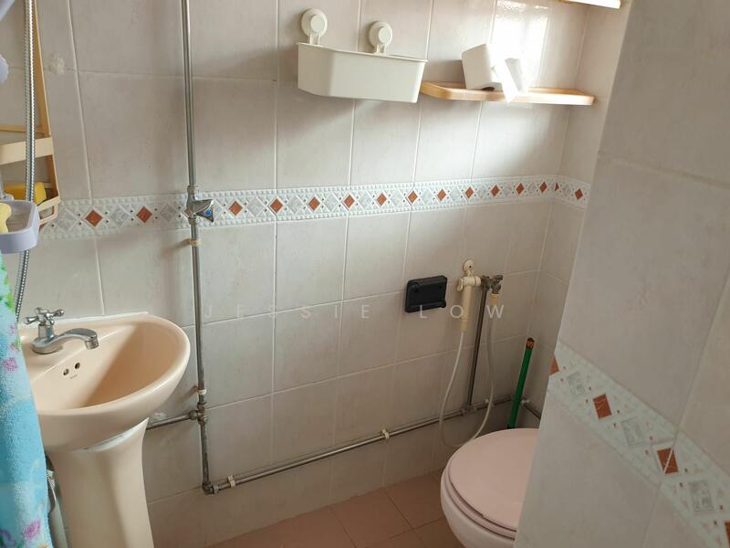 Sennett Estate Potong Pasir, Mulberry Avenue, Room Rental, 250 sqft, Terraced House For Rent, by Jessie Low, 25020347 - Common Toilet shared with another tenant - PropertyGuru.com.sg