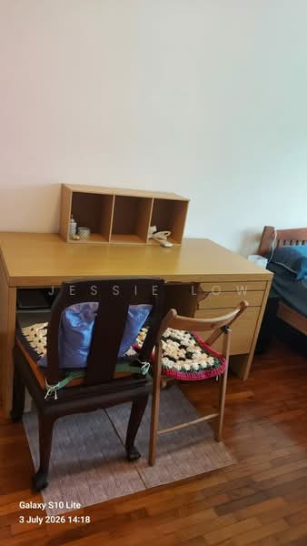 Sennett Estate Potong Pasir, Mulberry Avenue, Room Rental, 250 sqft, Terraced House For Rent, by Jessie Low, 25020347 - Writing Table - PropertyGuru.com.sg