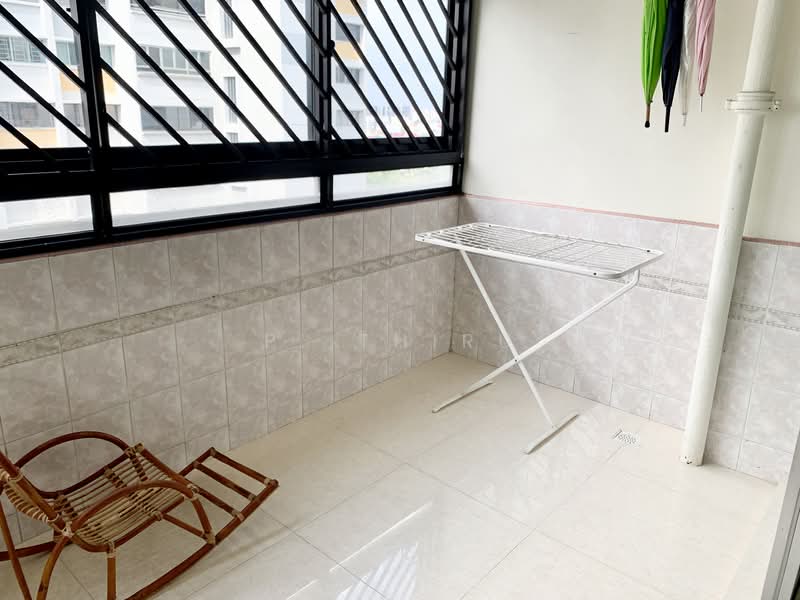 For Rent - 212 Serangoon Avenue 4