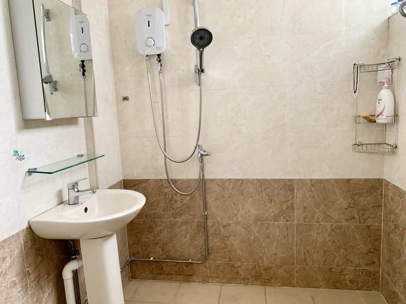 For Rent - 212 Serangoon Avenue 4