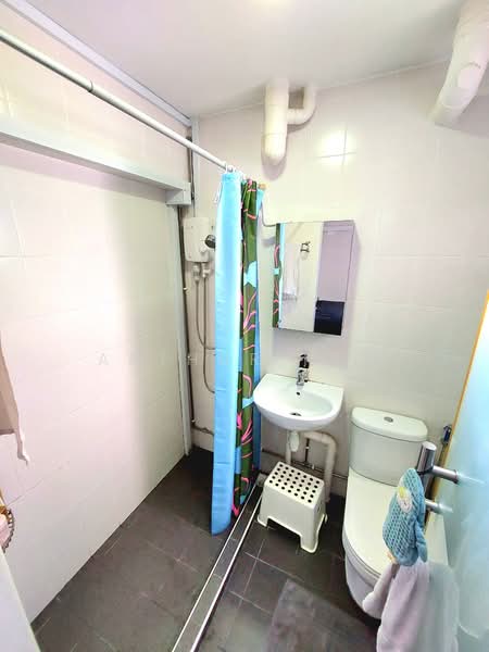 754 Yishun Street 72, 754 Yishun Street 72, 3 Bedrooms, 904 sqft, HDB Flat For Rent, by Arthur Koh, 25029837 - MASTER BEDROOM TOILET - PropertyGuru.com.sg