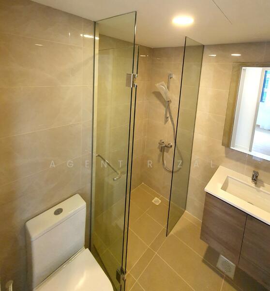 Agent Rizal - Treasure at Tampines 2 Beds 2 Baths Unit - Common Toilet