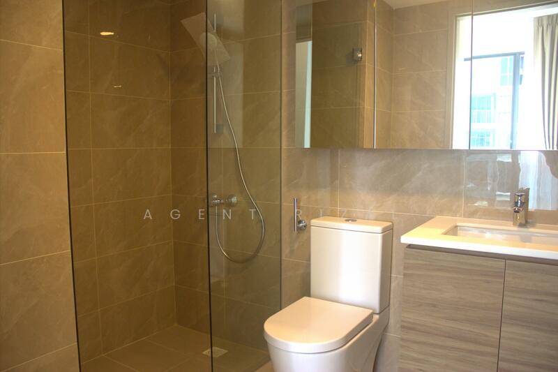 Agent Rizal - Treasure at Tampines 2 Beds 2 Baths Unit - Master Toilet