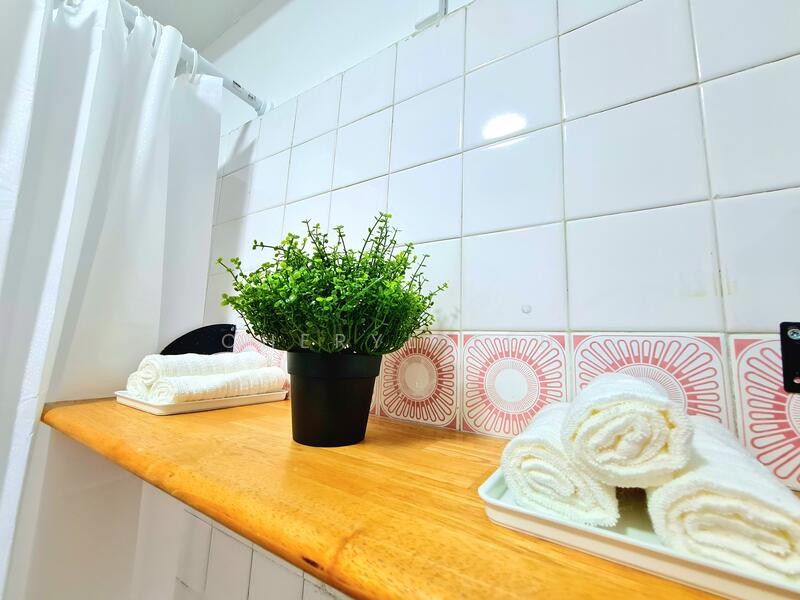 For Rent - Queensway Tower