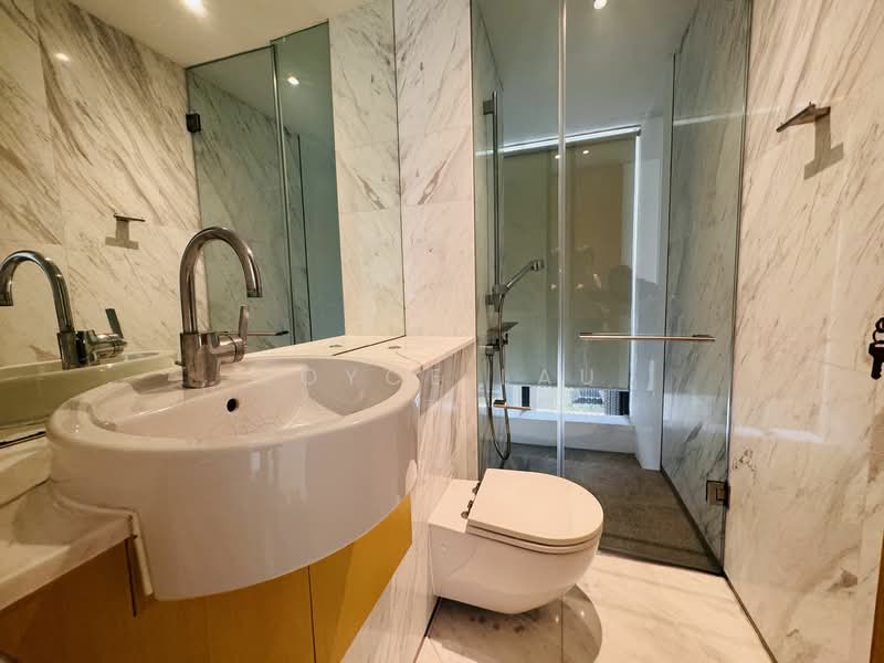 Newton Suites, 60 Newton Road, 2 Bedrooms, 798 sqft, Apartment For Rent, by Joyce Lau, 25036798 - Luxurious bathroom setting - PropertyGuru.com.sg