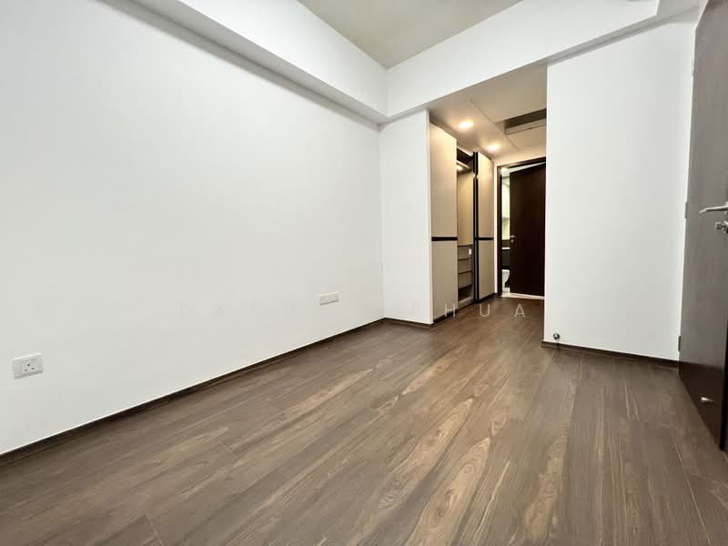D'Nest, 143 Pasir Ris Grove, 1 Bedroom, 484 sqft, Condominium For Rent, by Daphne Phua, 25041981 - Good size bedroom that can comfortably fit a queen bed and work table. - PropertyGuru.com.sg