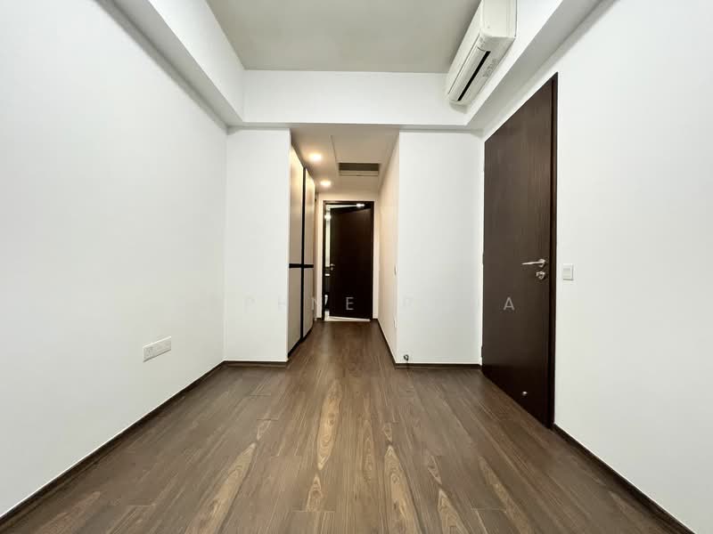 D'Nest, 143 Pasir Ris Grove, 1 Bedroom, 484 sqft, Condominium For Rent, by Daphne Phua, 25041981 - Well designed master bedroom that comes with walk-in wardrobe! - PropertyGuru.com.sg