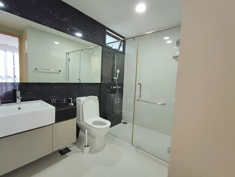 Esparina Residences, 113 Compassvale Bow, Room Rental, 150 sqft, Executive Condominium For Rent, by Wendy Cheong, 25045179 - Master bathroom - PropertyGuru.com.sg