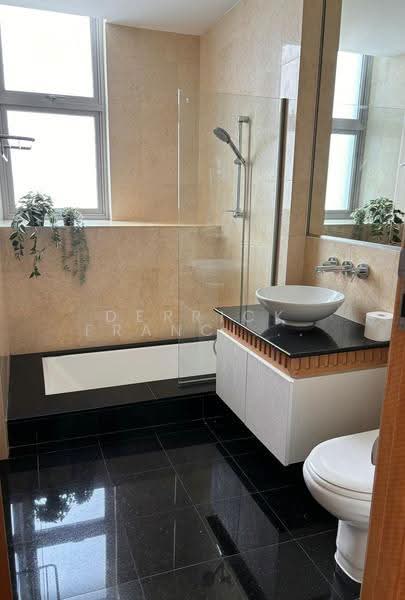 Cairnhill Crest, 8 Cairnhill Circle, Orchard / River Valley, 2 Bedrooms, 1,206 sqft, Condominium For Rent, by Derrick Francisco Poh, 25047411 - PropertyGuru.com.sg
