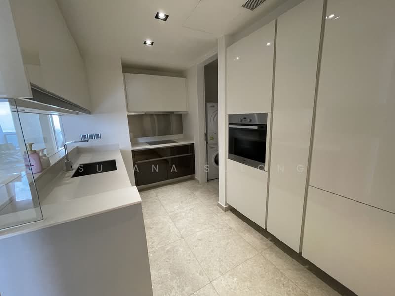 Marina Bay Suites, 3 Central Boulevard, 4 Bedrooms, 2,065 sqft, Apartment For Rent, by Suzana Sulong, 25051111 - Modern Kitchen - PropertyGuru.com.sg
