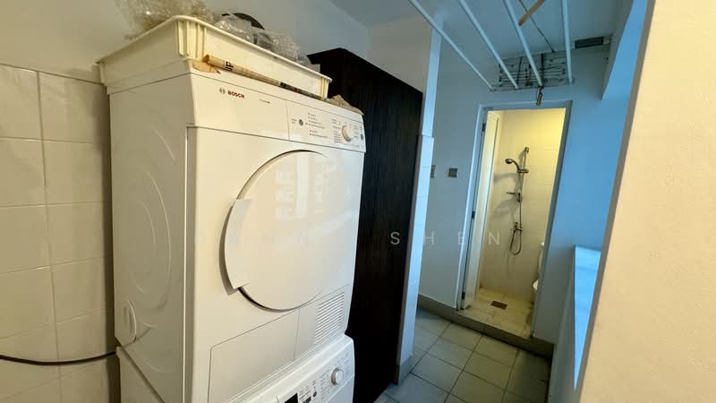 The Ansley, 33 Mandalay Road, 2 Bedrooms, 1,001 sqft, Condominium For Rent, by Danny Shen, 25056618 - yard w washer dryer, with WC - PropertyGuru.com.sg