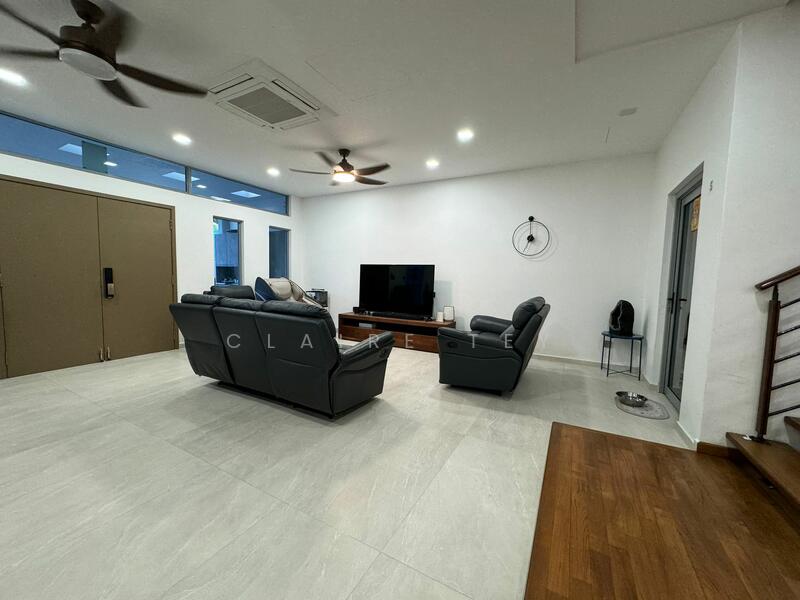 ** Excl List. Modern Renovated Semi-D at Seletar Hills Estate. **, , 5 Bedrooms, 4,200 sqft, Semi-Detached House For Sale, by Claire Tey, 25059946 - PropertyGuru.com.sg
