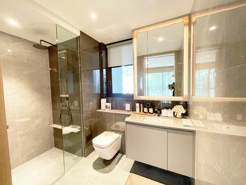Pinetree Hill Condominium For Sale at S$ 2,981,000 | PropertyGuru Singapore - Master Bathroom