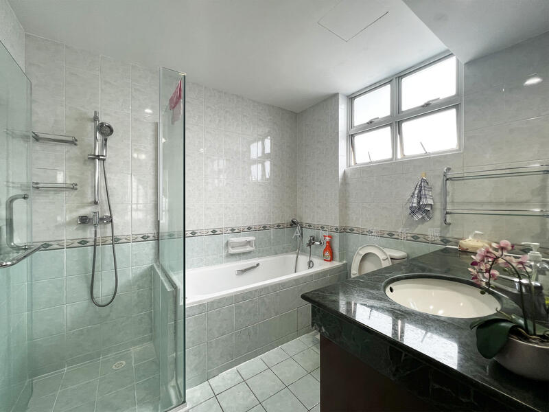 Northoaks, 20 Woodlands Cresent, 3 Bedrooms, 1,292 sqft, Condominium For Rent, by Damian Tan 陈係赈, 25061989 - Master Bath - PropertyGuru.com.sg