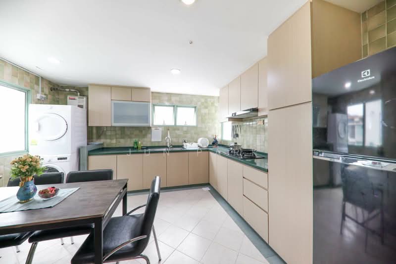 Sophia Crest, 67 Sophia Road, Room Rental, 300 sqft, Apartment For Rent, by Jun Park, 25063108 - PropertyGuru.com.sg
