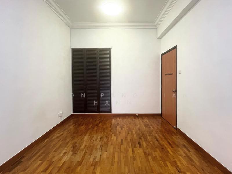 BR 2 facing wardrobe