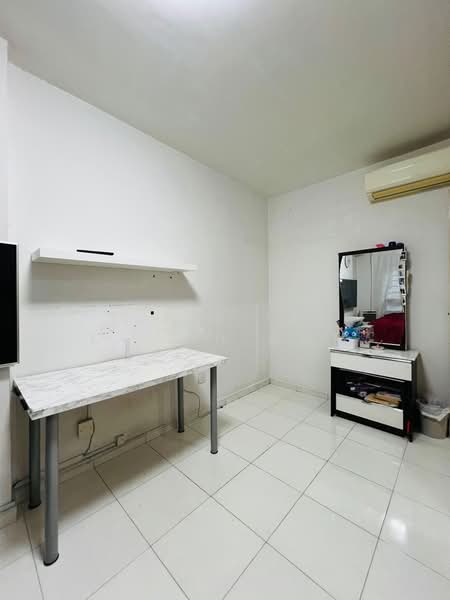 684A Jurong West Street 64, 684A Jurong West Street 64, Boon Lay / Jurong / Tuas, Room Rental, 250 sqft, HDB Flat For Rent, by Kelly Tay Kailin 郑凯琳, 25064768 - PropertyGuru.com.sg