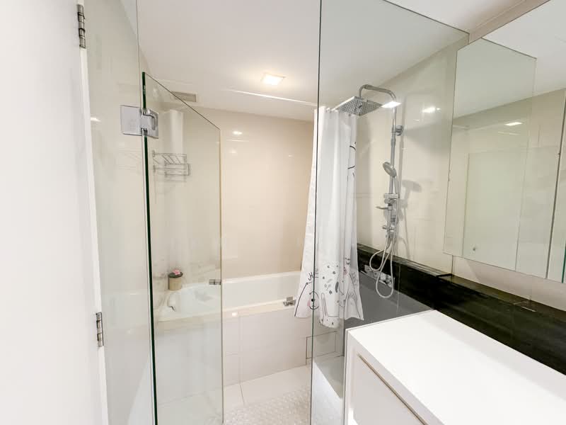 The Interlace, 226 Depot Road, 3 Bedrooms, 1,464 sqft, Condominium For Rent, by Hansen Ng, 25067808 - Master Bathroom - PropertyGuru.com.sg