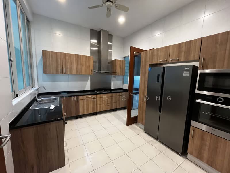Namly Crescent, Namly Crescent, 5 Bedrooms, 4,400 sqft, Semi-Detached House For Rent, by Eunice Chong, 25071807 - Huge kitchen with complete electrical appliances - PropertyGuru.com.sg