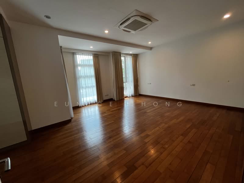 Namly Crescent, Namly Crescent, 5 Bedrooms, 4,400 sqft, Semi-Detached House For Rent, by Eunice Chong, 25071807 - Spacious master bedroom - PropertyGuru.com.sg