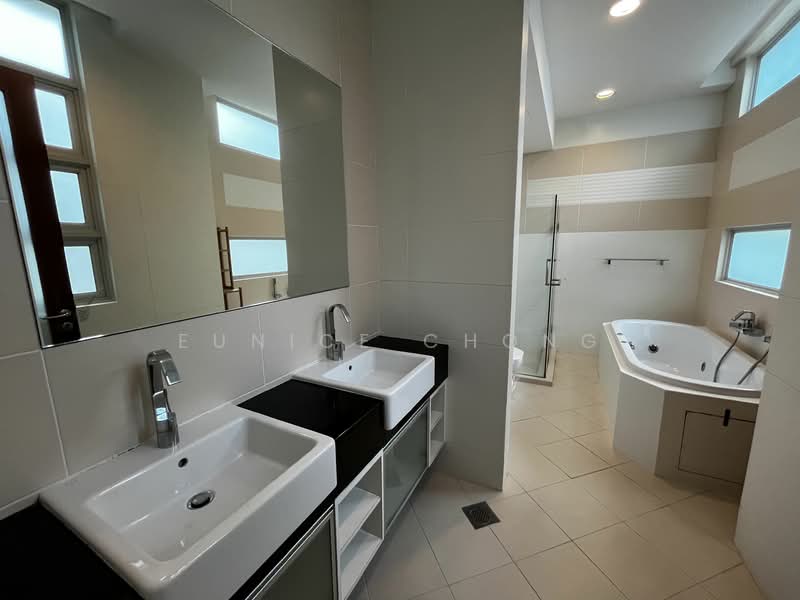 Namly Crescent, Namly Crescent, 5 Bedrooms, 4,400 sqft, Semi-Detached House For Rent, by Eunice Chong, 25071807 - His and her sinks in master bath - PropertyGuru.com.sg