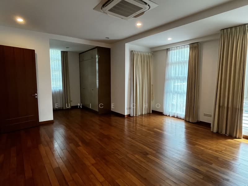 Namly Crescent, Namly Crescent, 5 Bedrooms, 4,400 sqft, Semi-Detached House For Rent, by Eunice Chong, 25071807 - Large master bedroom - PropertyGuru.com.sg