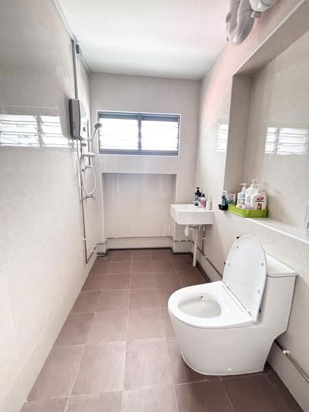 758 Choa Chu Kang North 5, 758 Choa Chu Kang North 5, Dairy Farm / Bukit Panjang / Choa Chu Kang, 4 Bedrooms, 1,571 sqft, HDB Flat For Sale, by Calvin Ng, 25073045 - Bathroom - PropertyGuru.com.sg