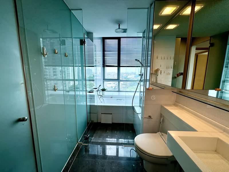 One Amber, 3 Amber Gardens, 4 Bedrooms, 1,658 sqft, Condominium For Rent, by Jason Ang, 25074707 - Master bathroom - PropertyGuru.com.sg